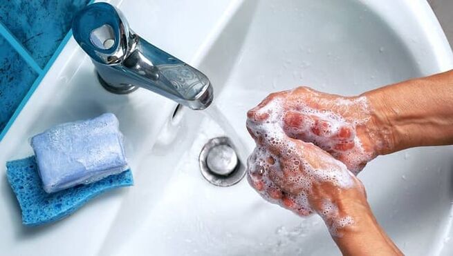 Parasite washing hands